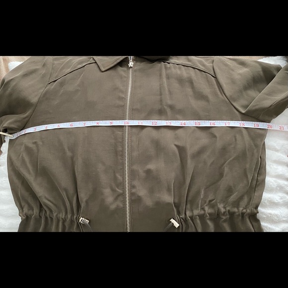 Zara Khaki Olive Green Lightweight Jacket with Adjustable Sleeves and Waist - Picture 12 of 12